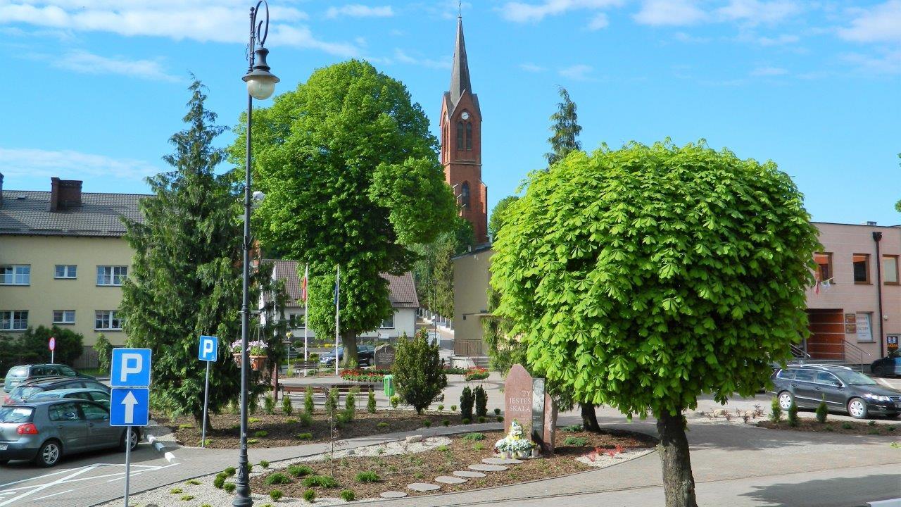 zdjęcie przedstawia zabudowę zblewa widok na centrum