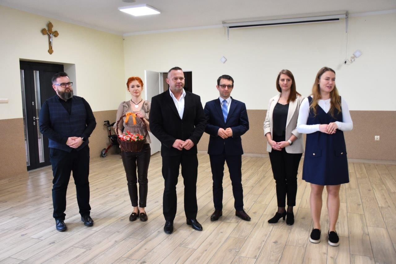zdjęcie przedstawia uczestników śniadania wielkanocnego w pinczynie
