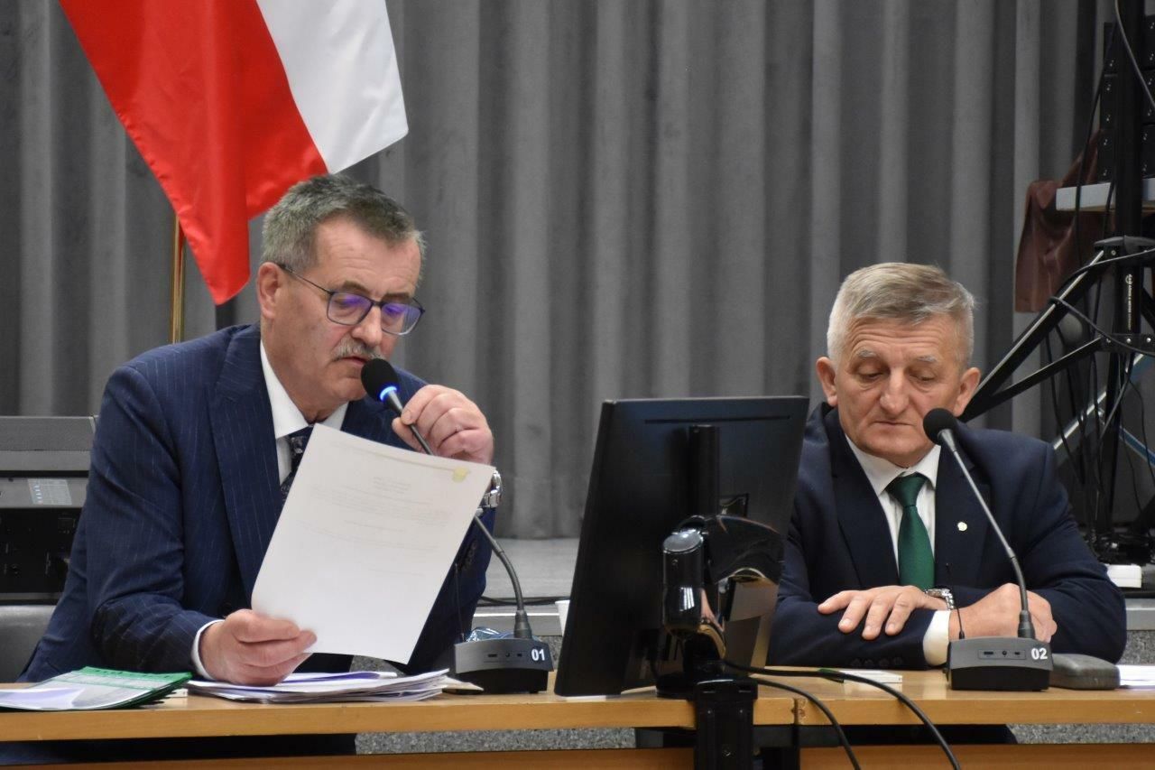 uczestnicy sesji rady gminy zblewo na sali obrad