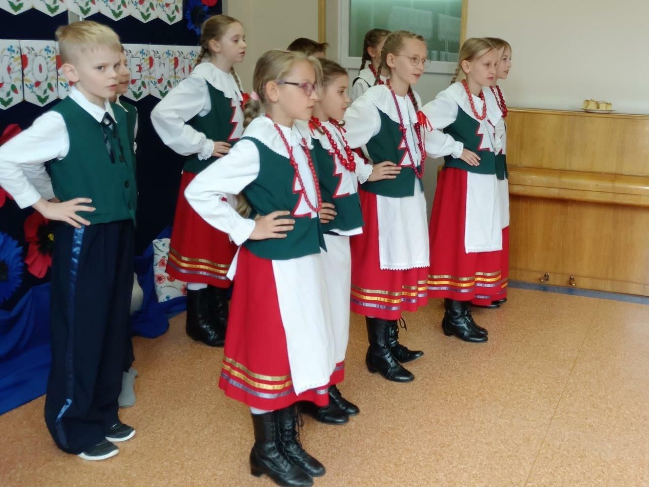 grupa uczestników konkursu kociewska biesiada