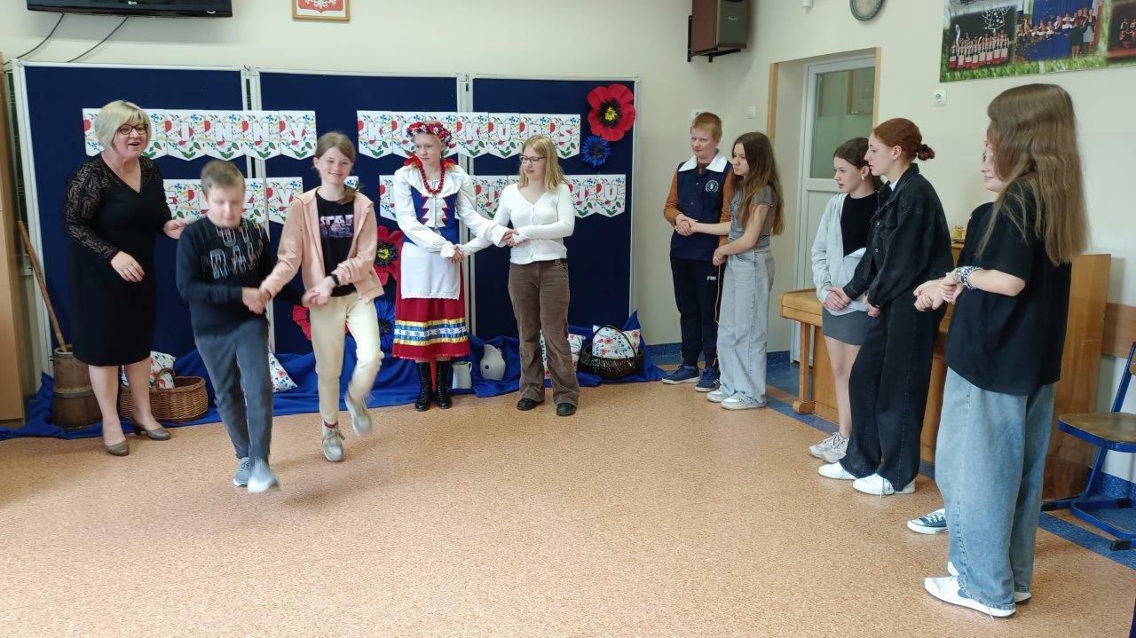 grupa uczestników konkursu kociewska biesiada