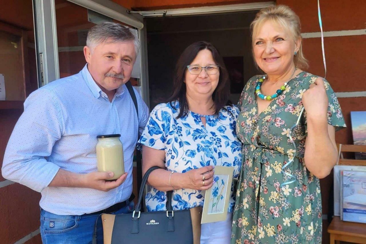 grupa ludzi bawiących się na festynie dla ignasia w zblewie