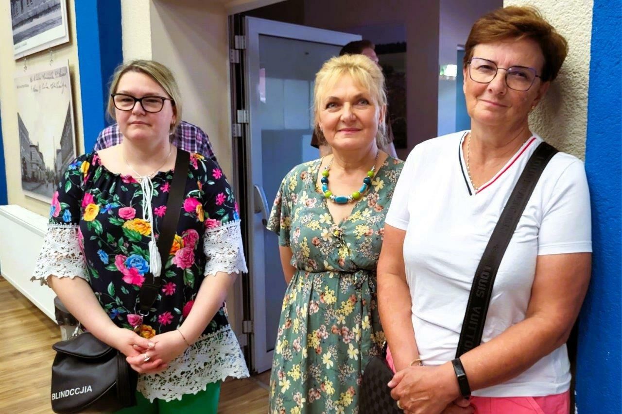 grupa ludzi bawiących się na festynie dla ignasia w zblewie