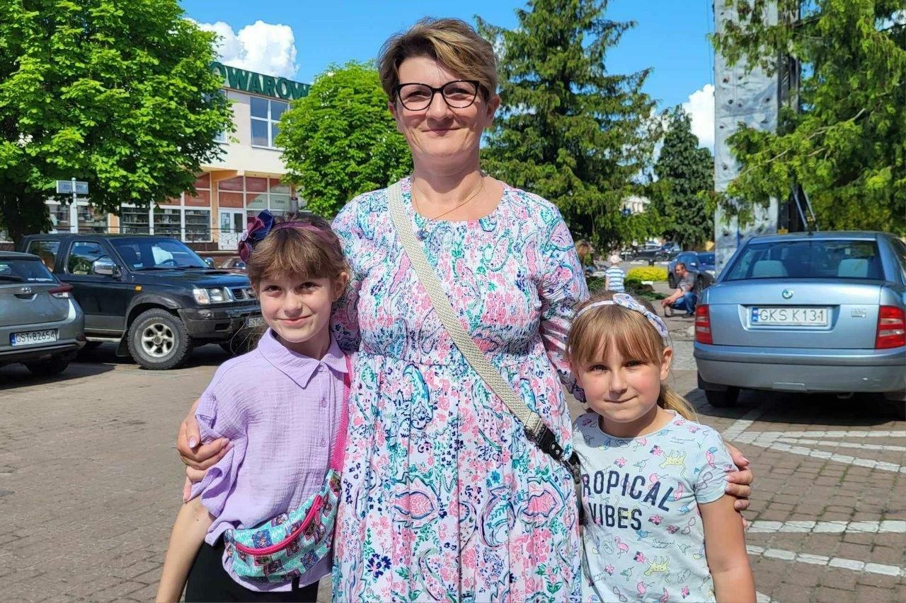 grupa ludzi bawiących się na festynie dla ignasia w zblewie