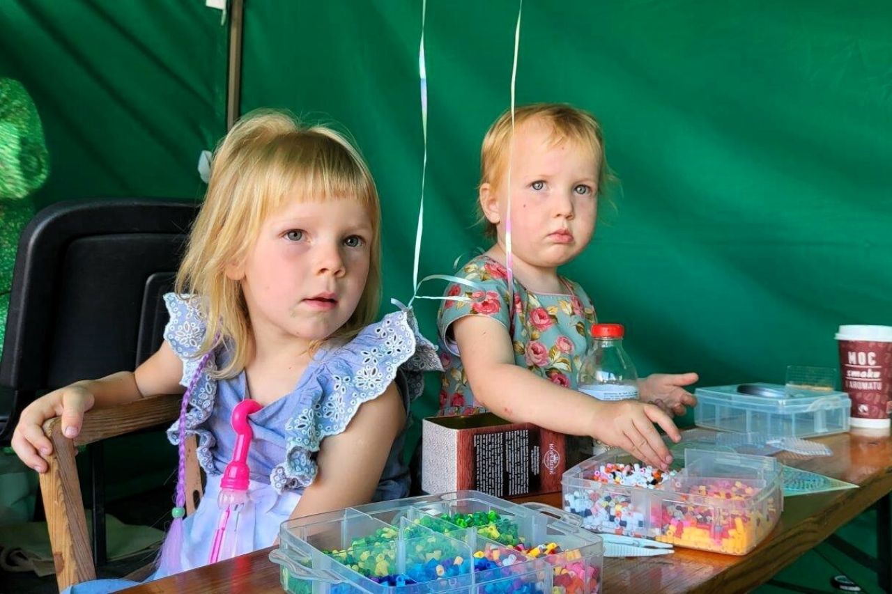 grupa ludzi bawiących się na festynie dla ignasia w zblewie