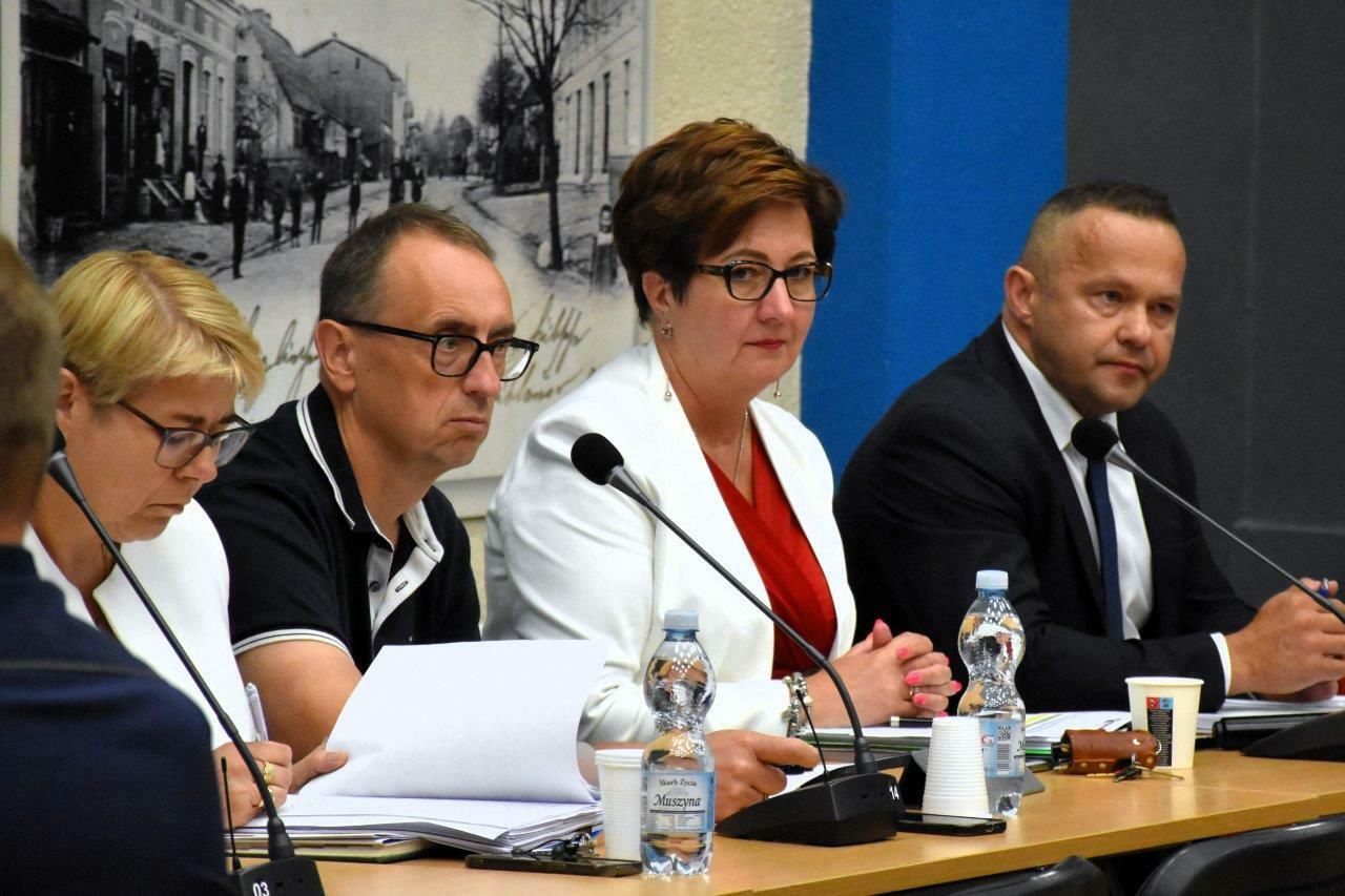 radni podczas obrad rady gminy