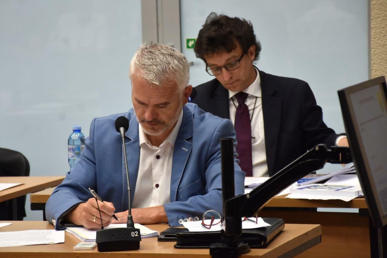 radni podczas obrad rady gminy