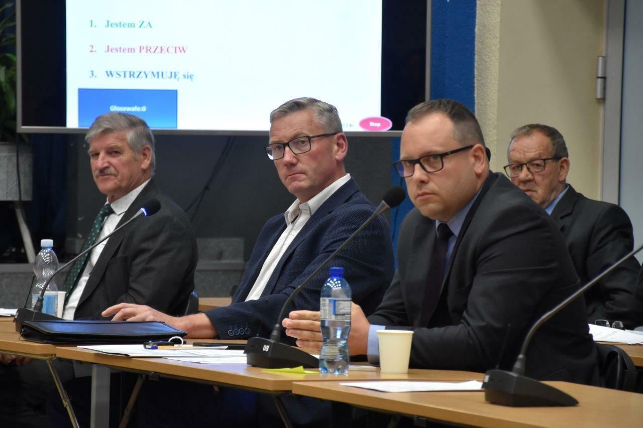 radni podczas obrad rady gminy