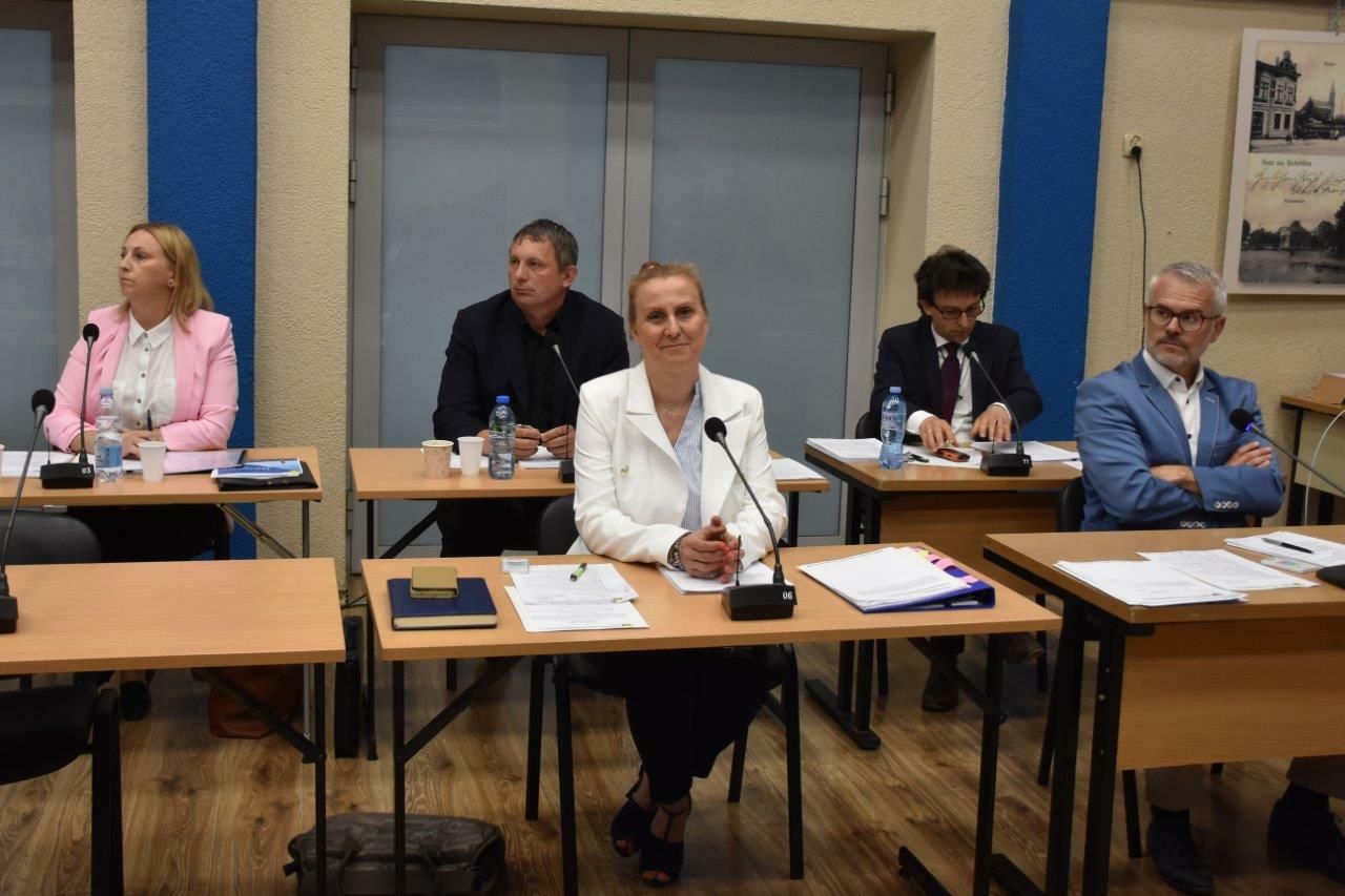 radni podczas obrad rady gminy