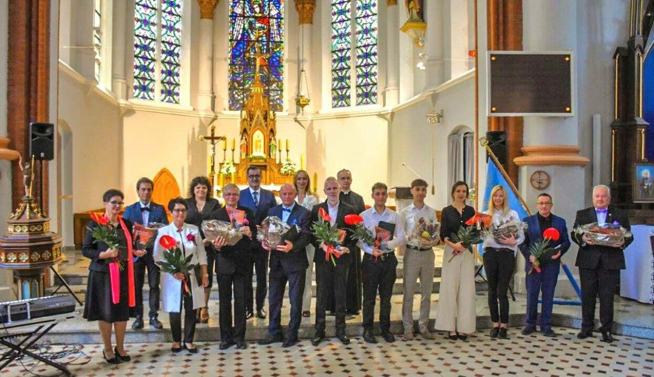 chórzyści uczestnicy koncertu w zblewie