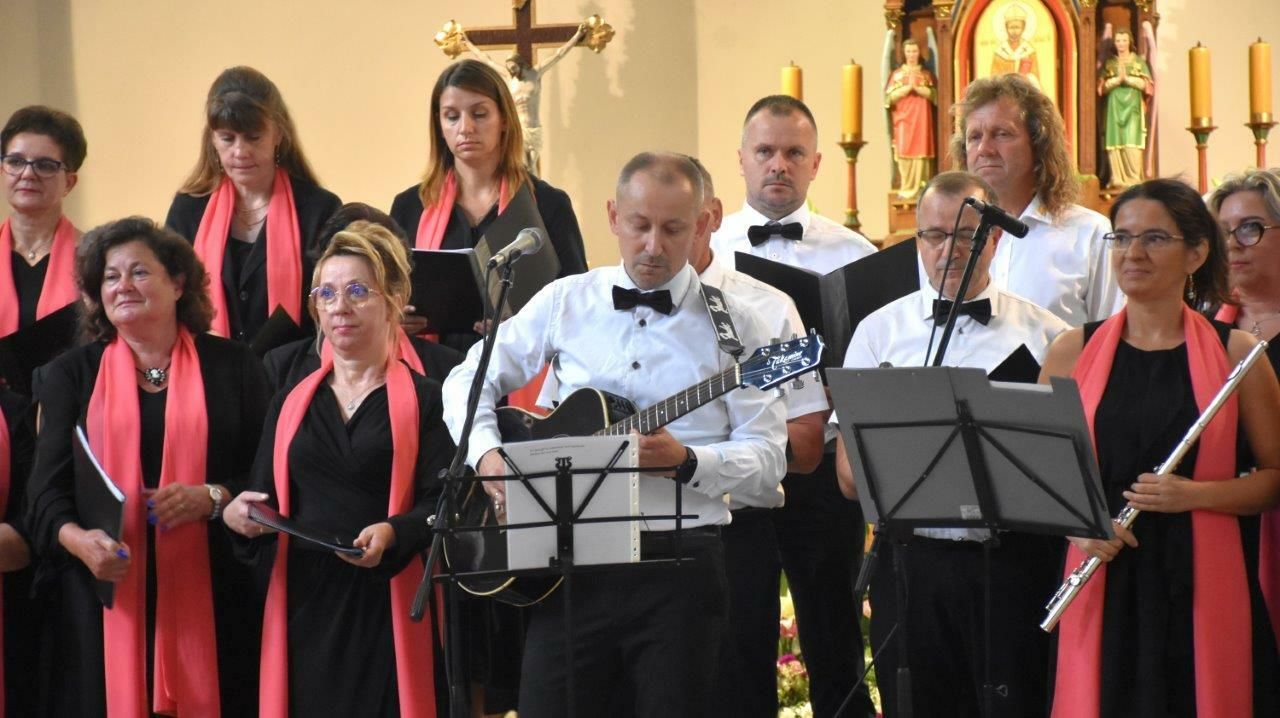 chórzyści uczestnicy koncertu w zblewie