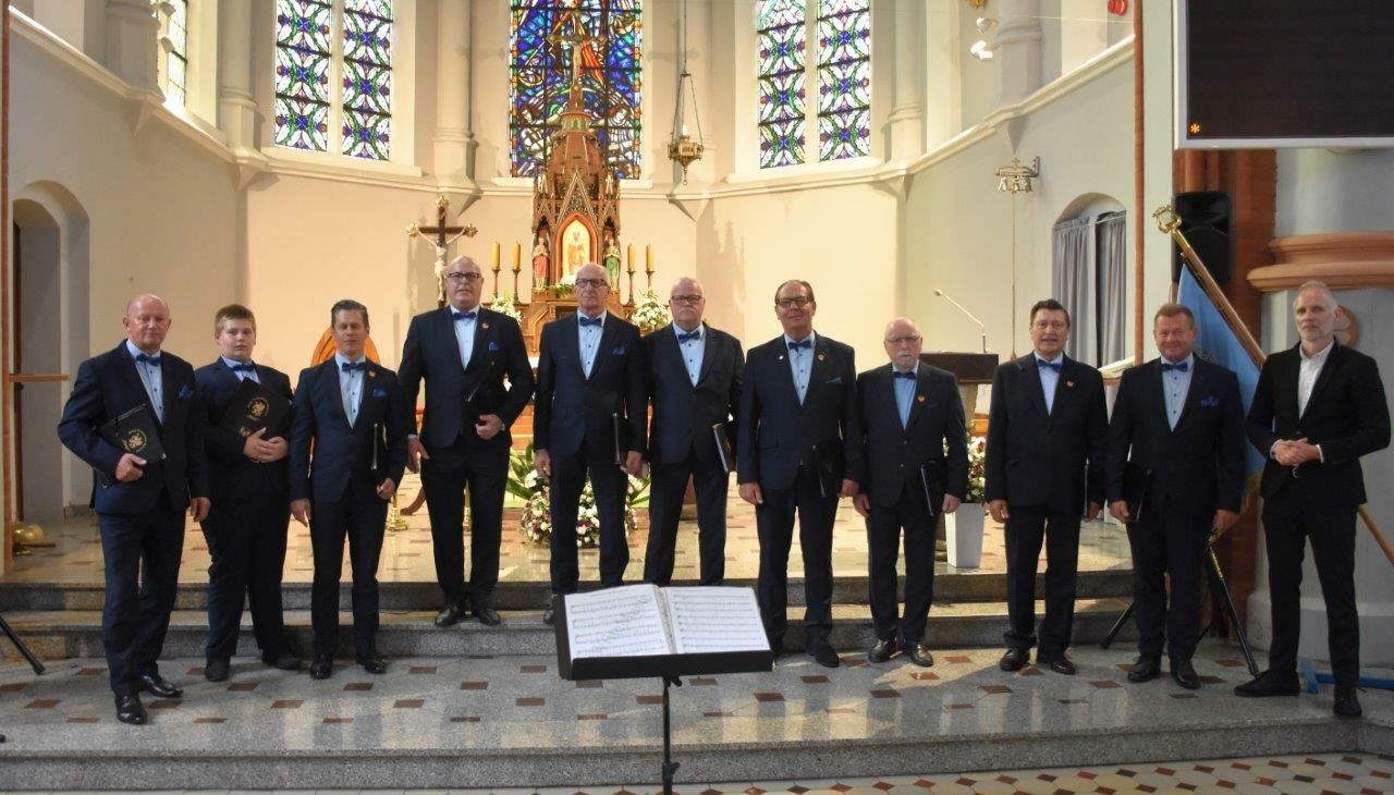 chórzyści uczestnicy koncertu w zblewie