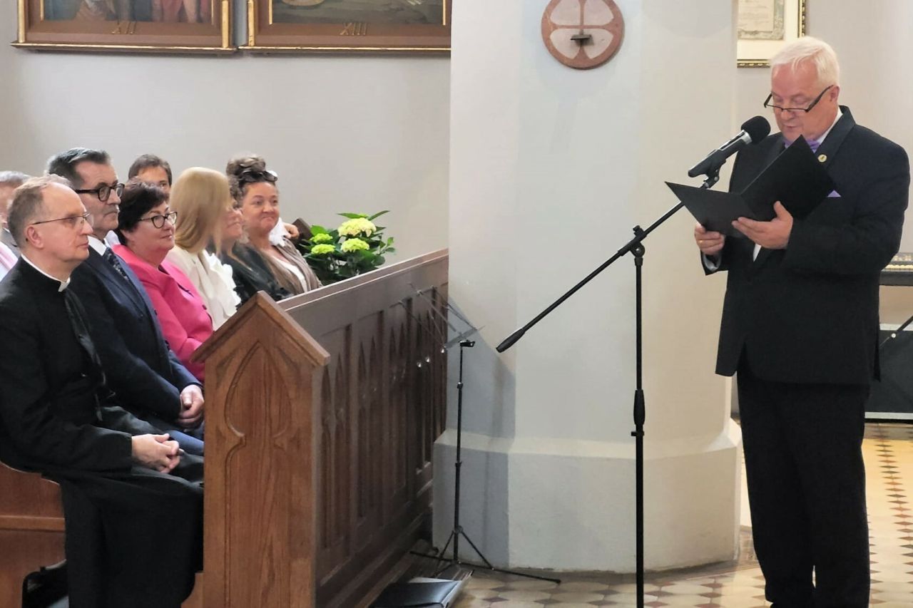 chórzyści uczestnicy koncertu w zblewie