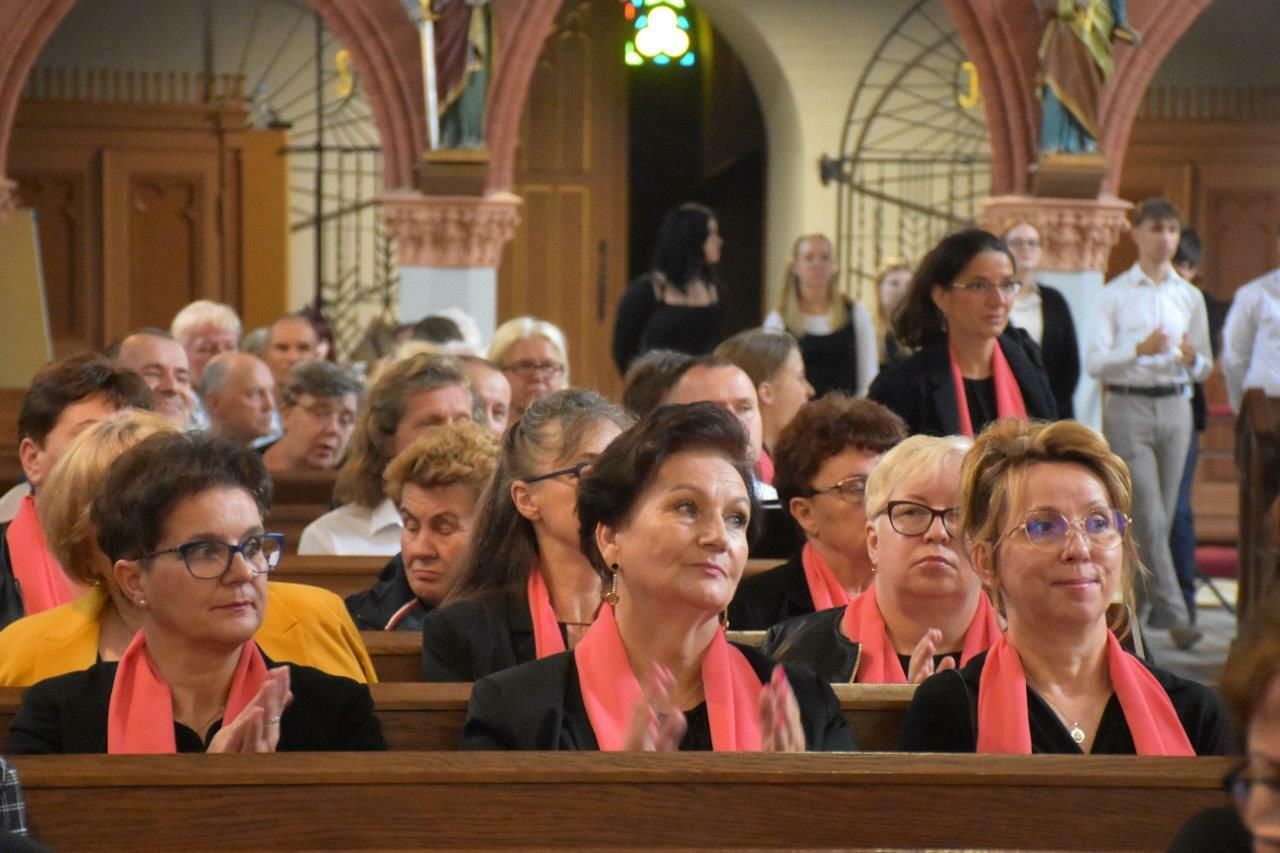 chórzyści uczestnicy koncertu w zblewie