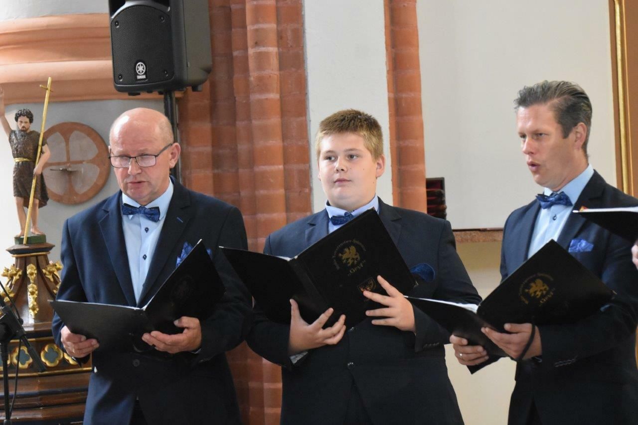 chórzyści uczestnicy koncertu w zblewie