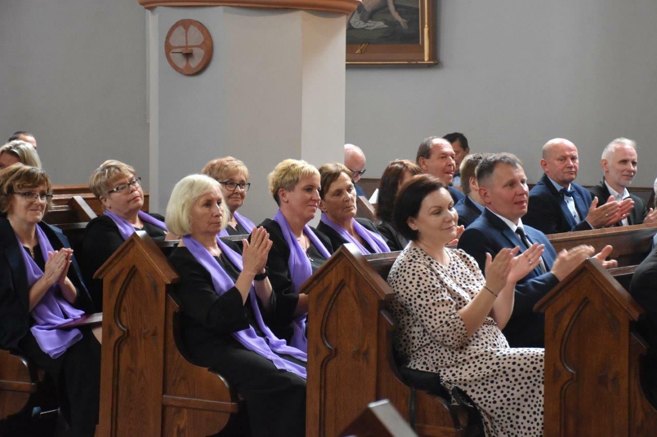 chórzyści uczestnicy koncertu w zblewie