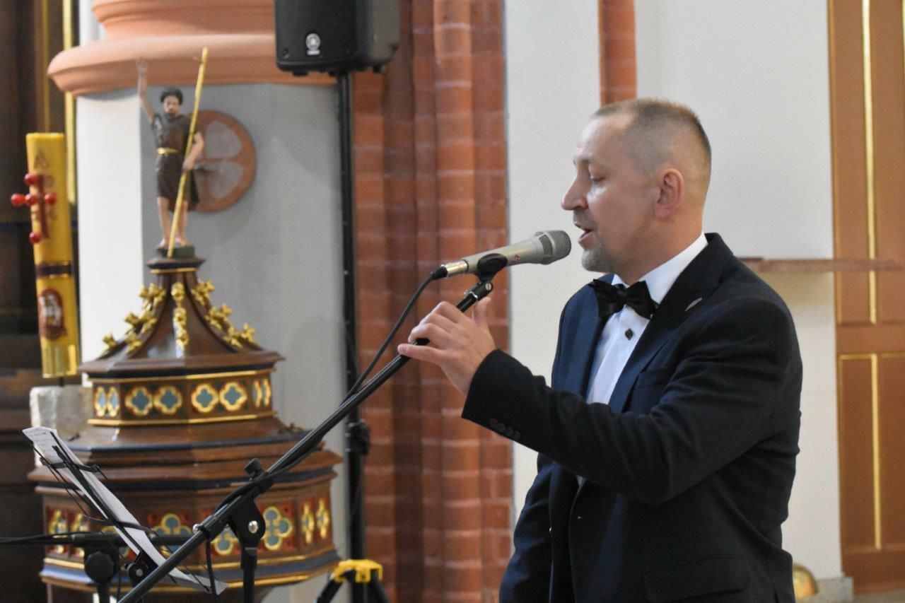 chórzyści uczestnicy koncertu w zblewie