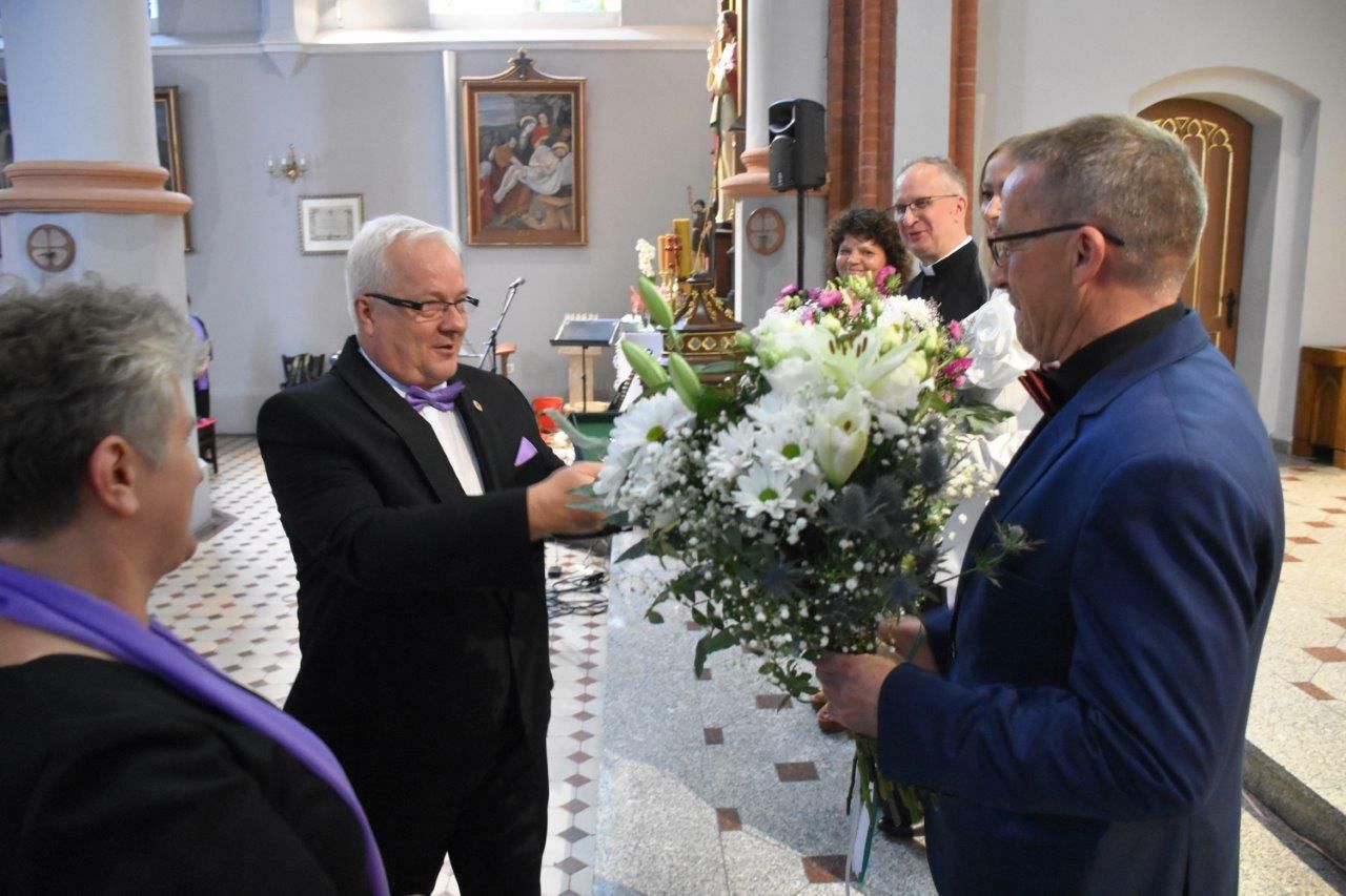 chórzyści uczestnicy koncertu w zblewie