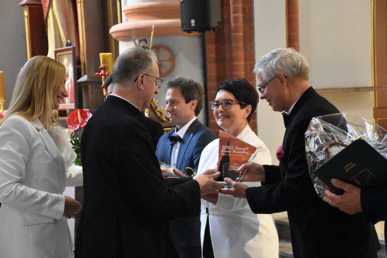 chórzyści uczestnicy koncertu w zblewie