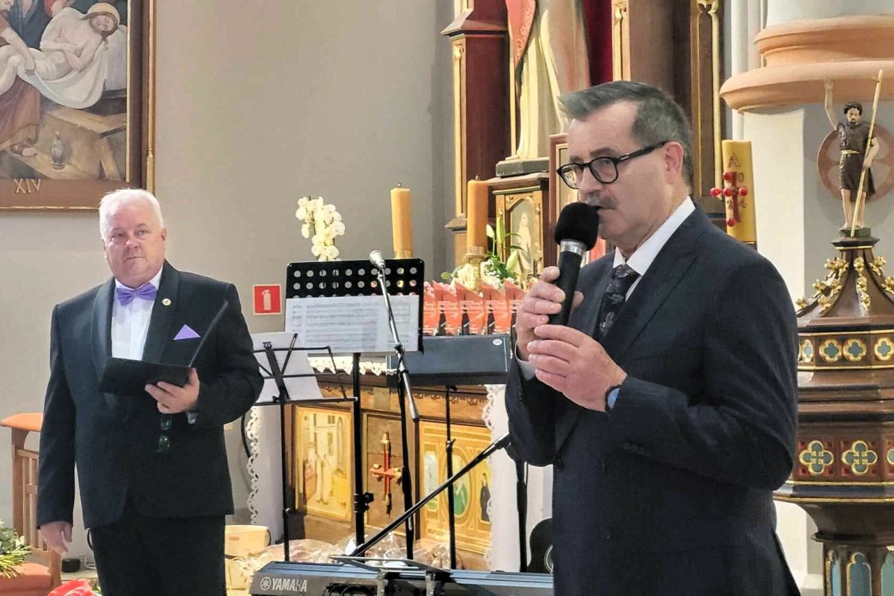 chórzyści uczestnicy koncertu w zblewie