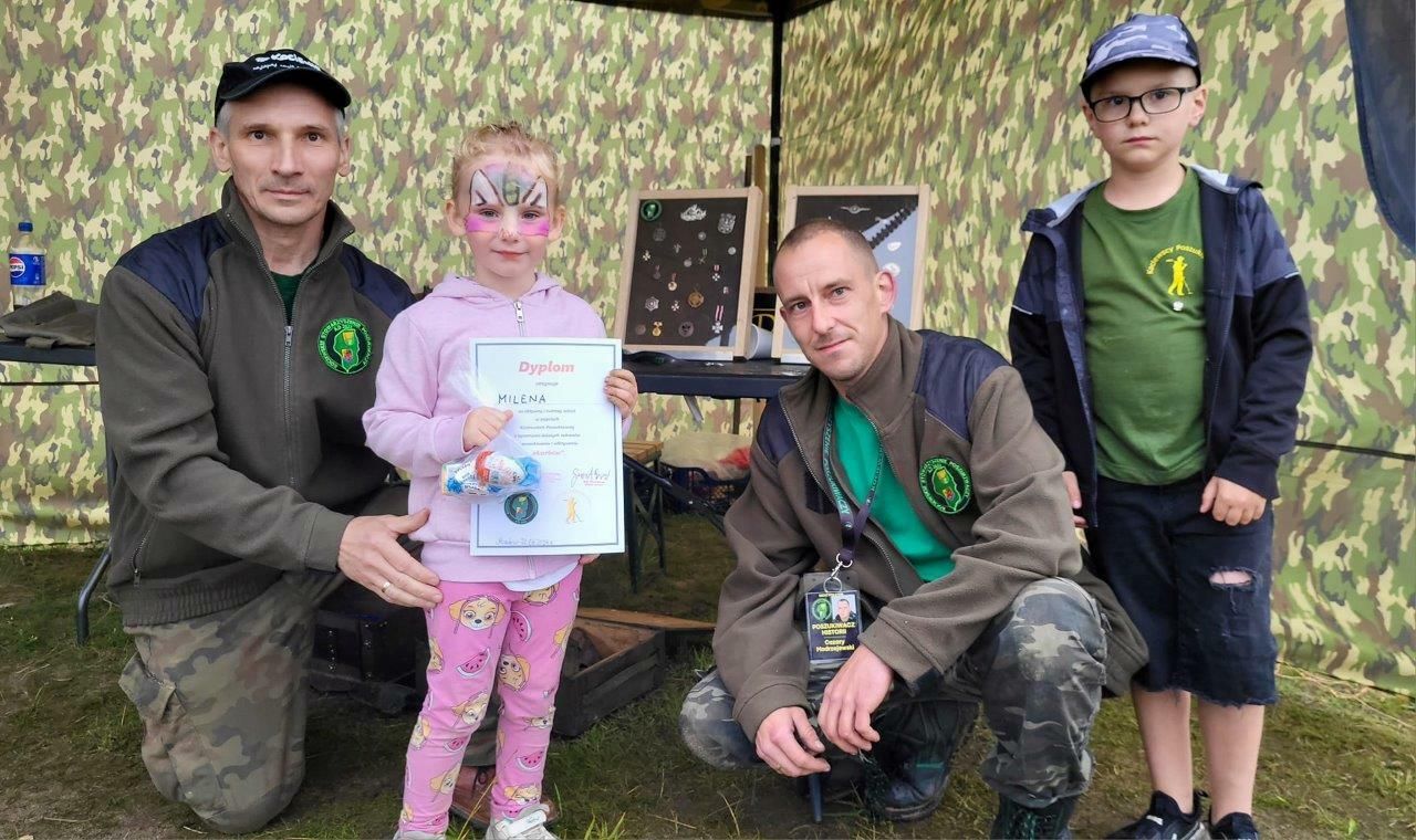 uczestnicy festynu w miardowie