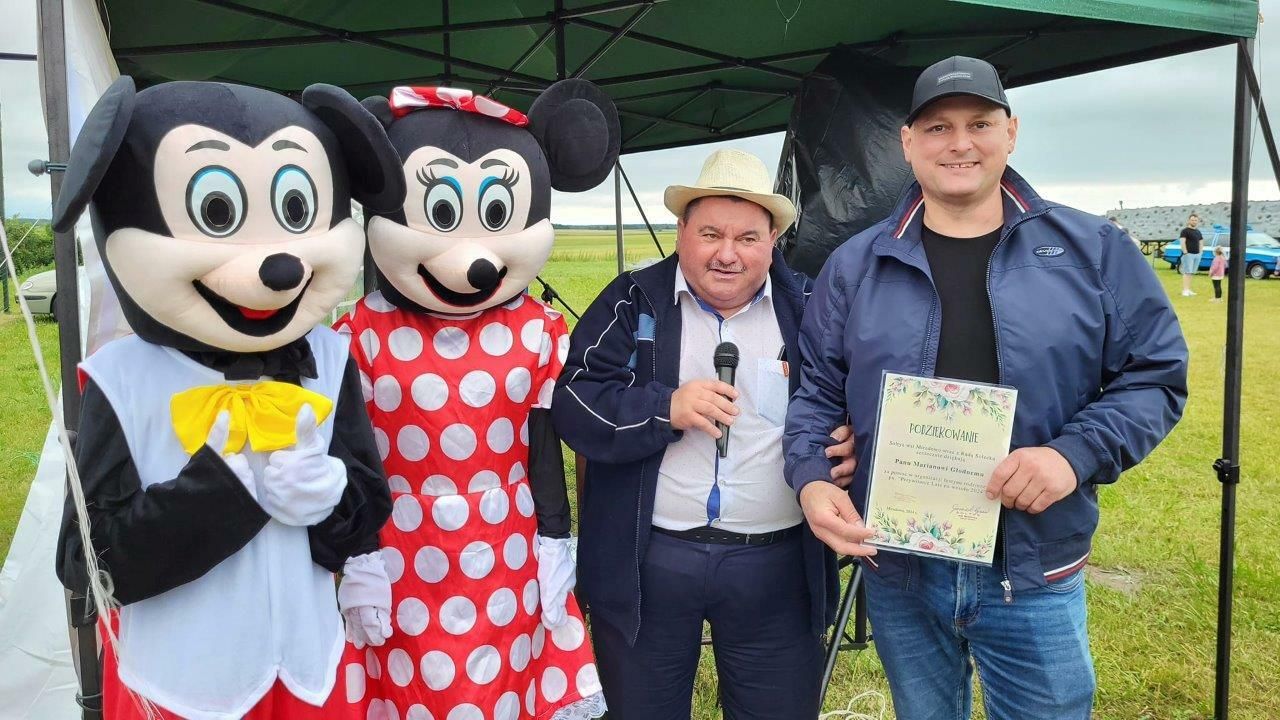 uczestnicy festynu w miardowie