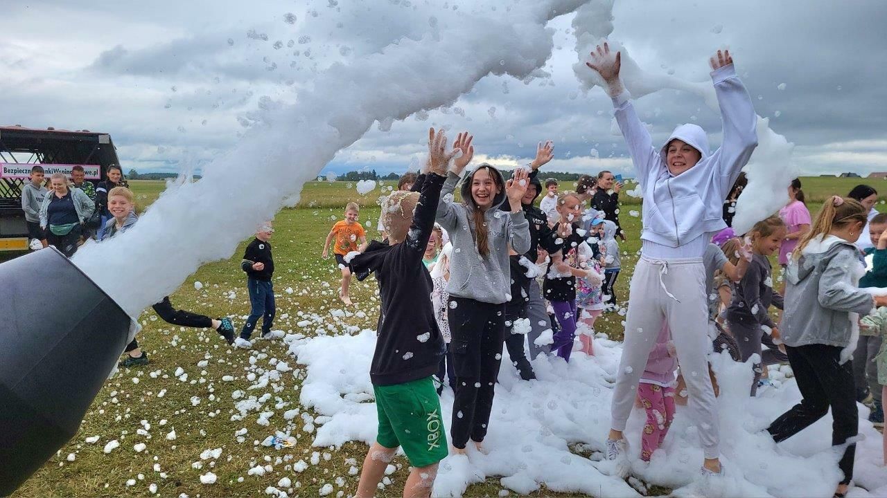 uczestnicy festynu w miardowie
