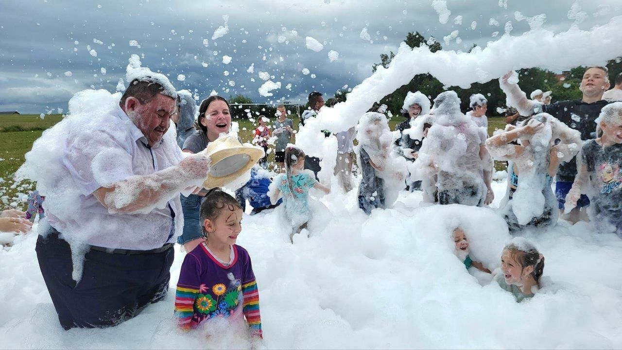 uczestnicy festynu w miardowie