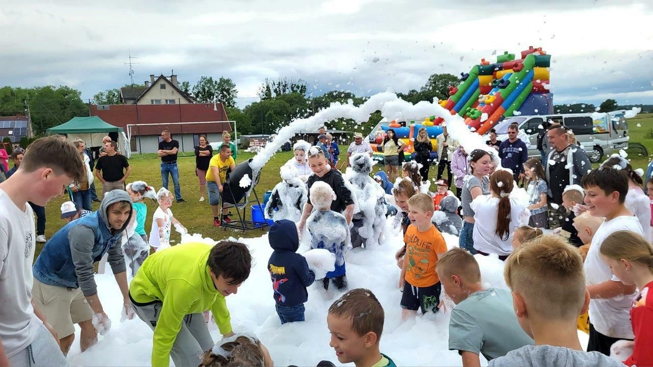 uczestnicy festynu w miardowie