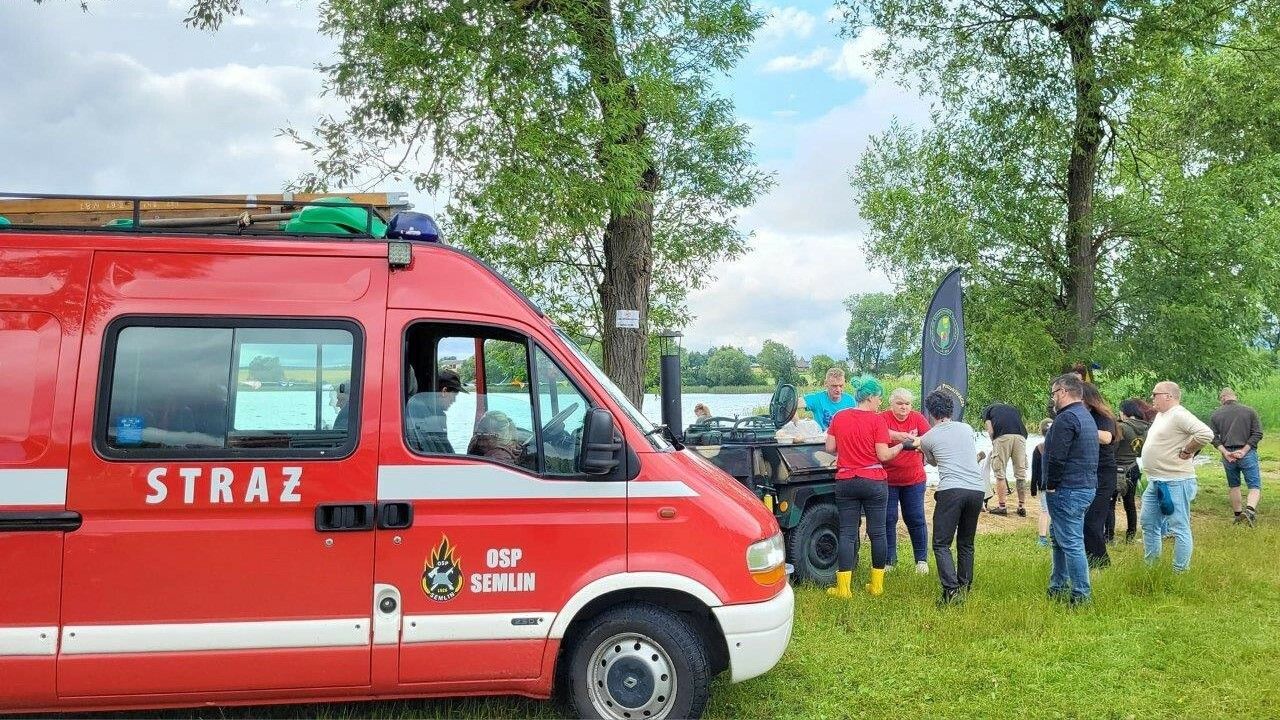 uczestnicy festynu w semlinie