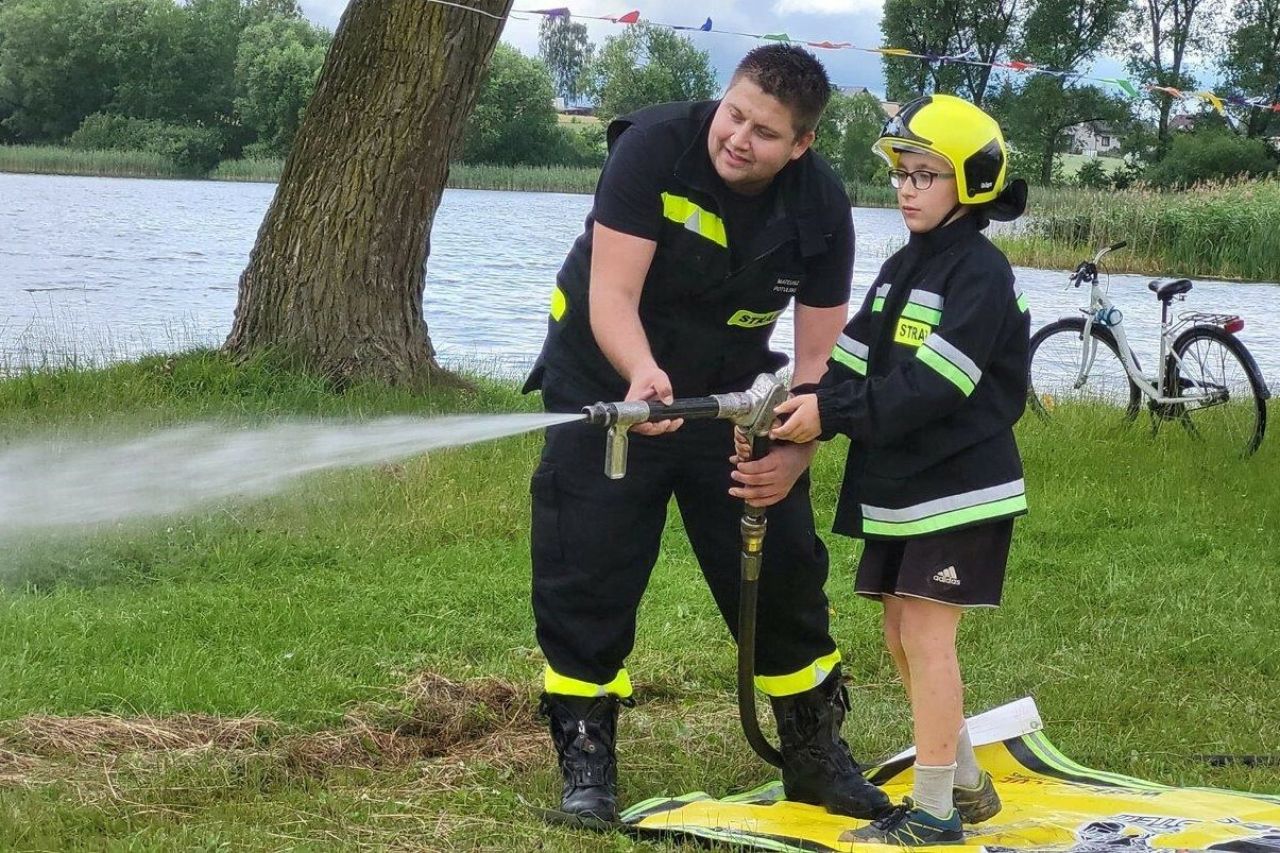 uczestnicy festynu w semlinie