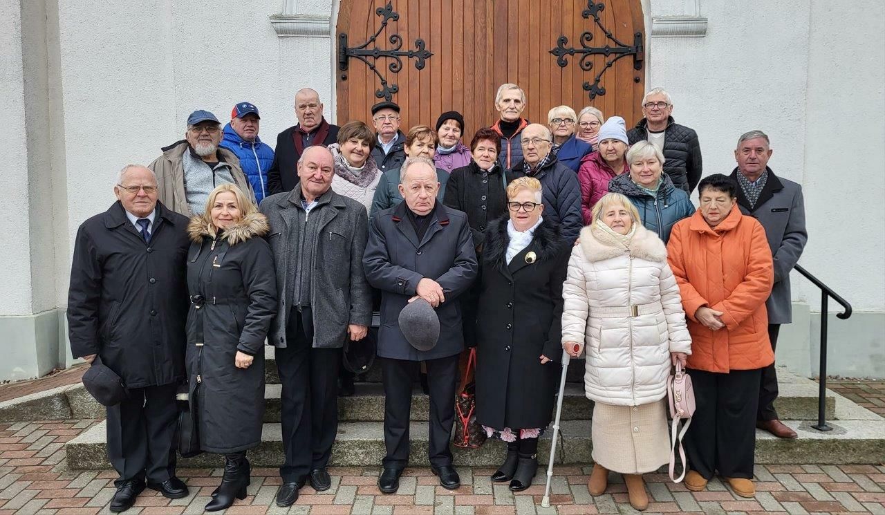 seniorzy na spotkaniu opłatkowym