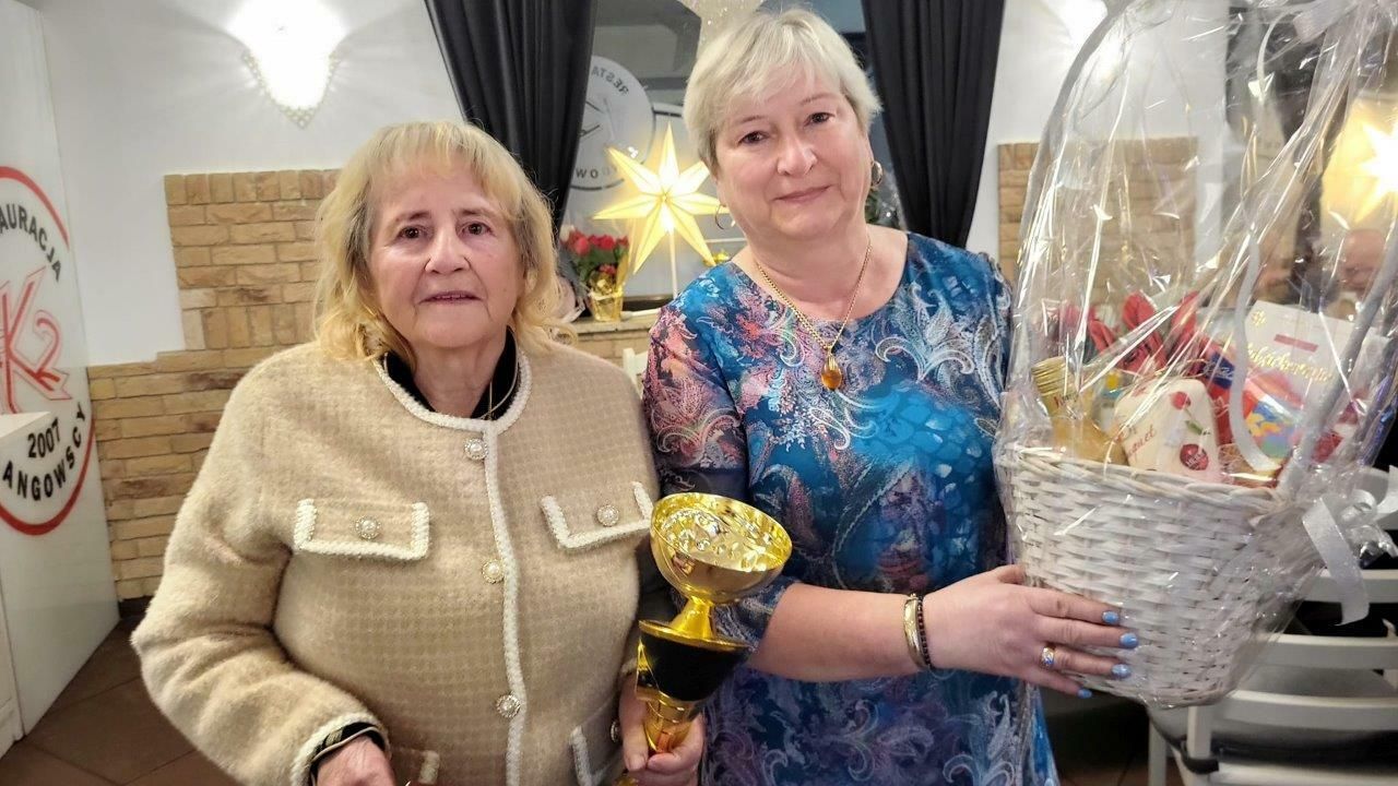 seniorzy na spotkaniu opłatkowym
