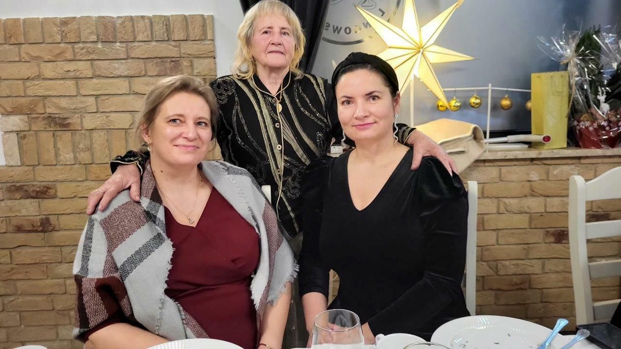 seniorzy na spotkaniu opłatkowym
