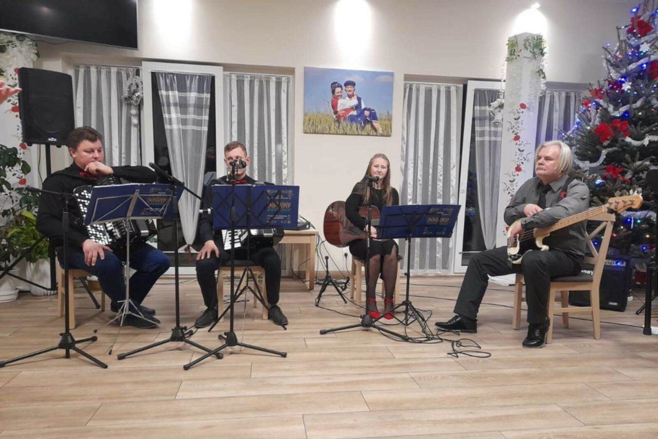 muzycy podczas koncertu w borzechowie