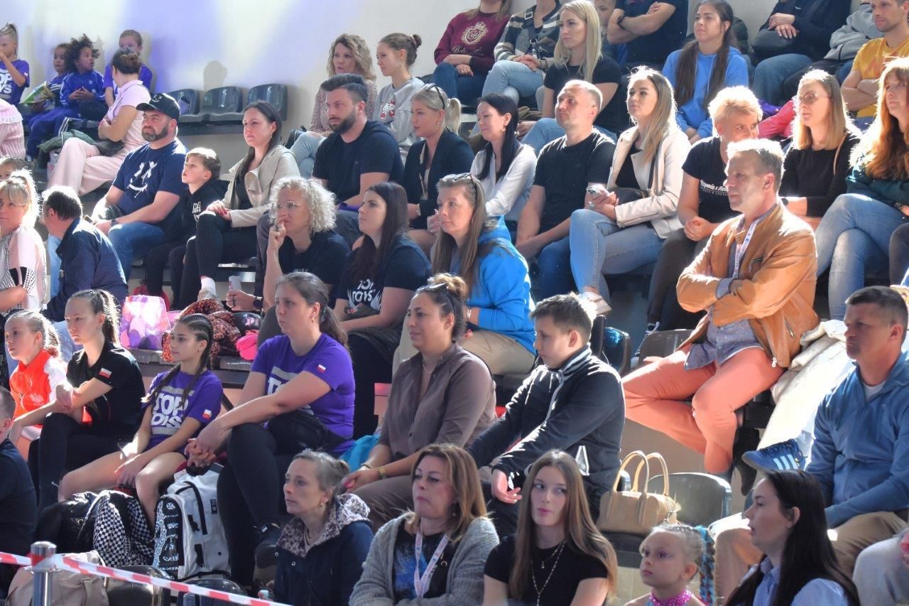 festiwal sportu w zblewie na scenie gimnastycy i zaowdnicy