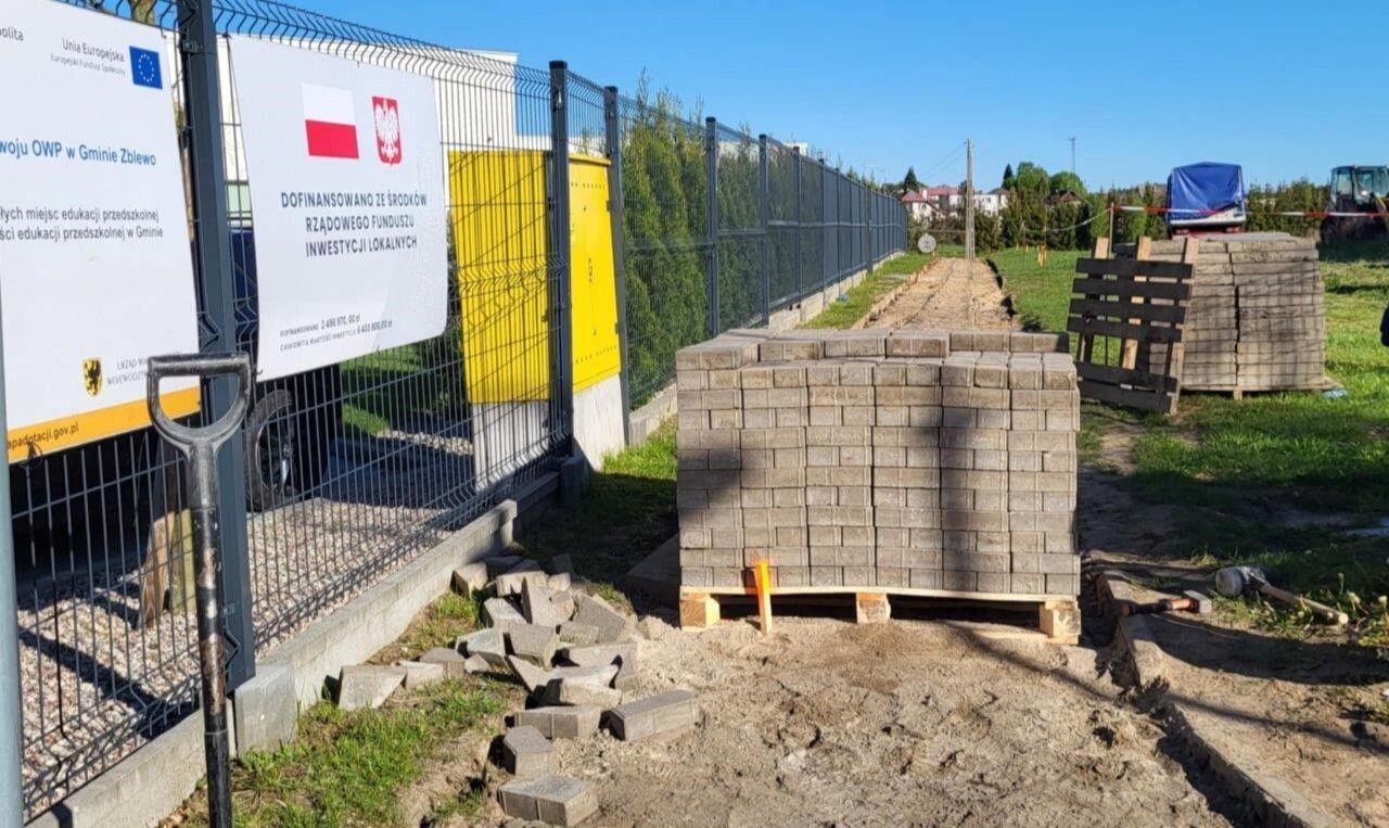 budowa deptaka w zblewie kostka brukowa prace ziemne