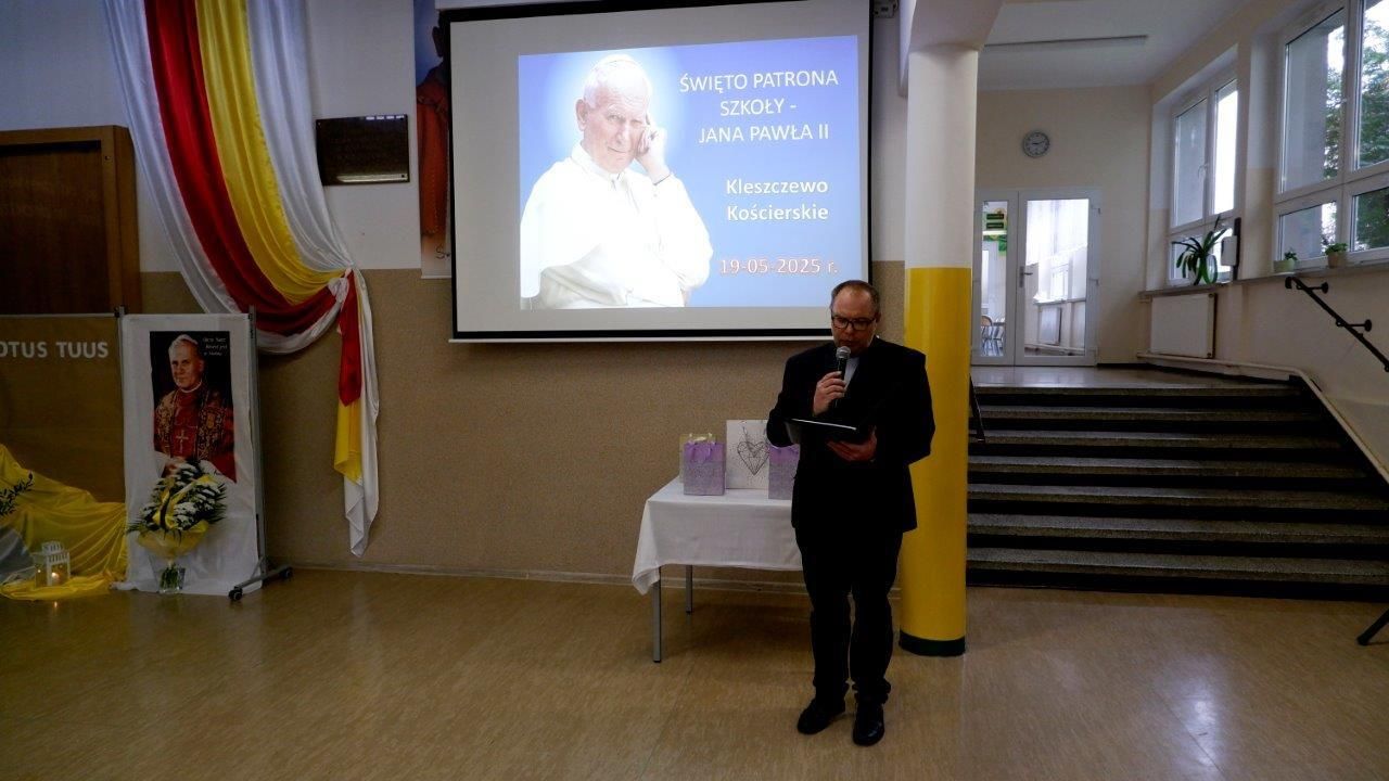 święto patrona szkoły sztandar