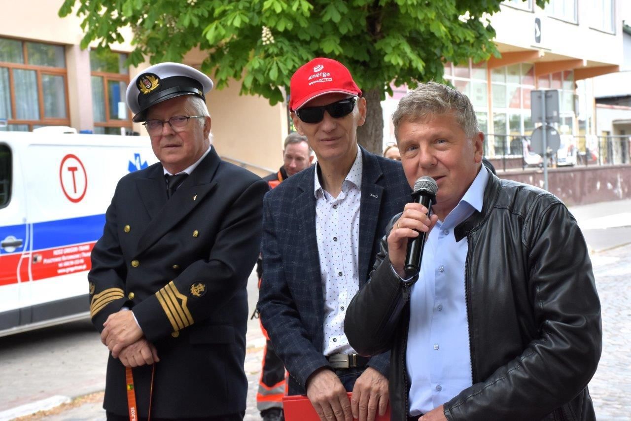 uczestnicy biegu ulicznego w zblewie