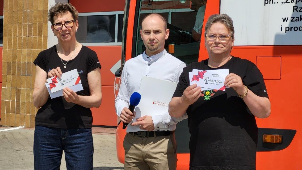 krwiodawcy biorą udział w akcji zbiórki krwi