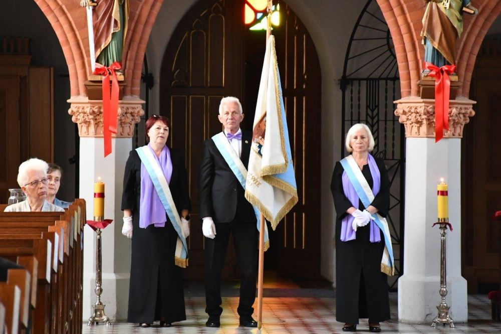 koncert pieśni kościelnej chórzyści w kościele