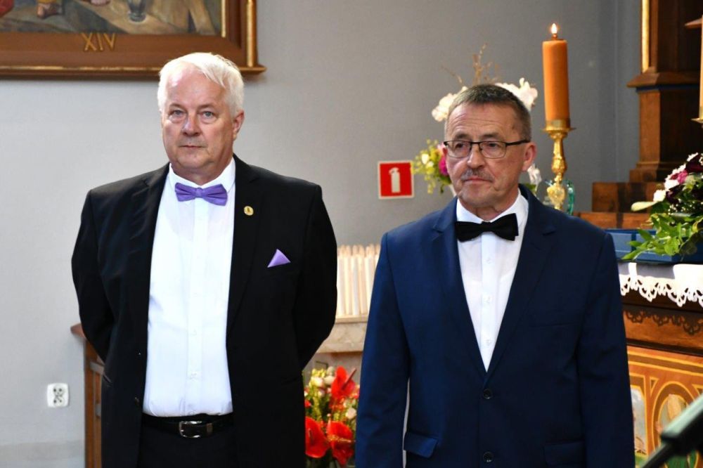 koncert pieśni kościelnej chórzyści w kościele