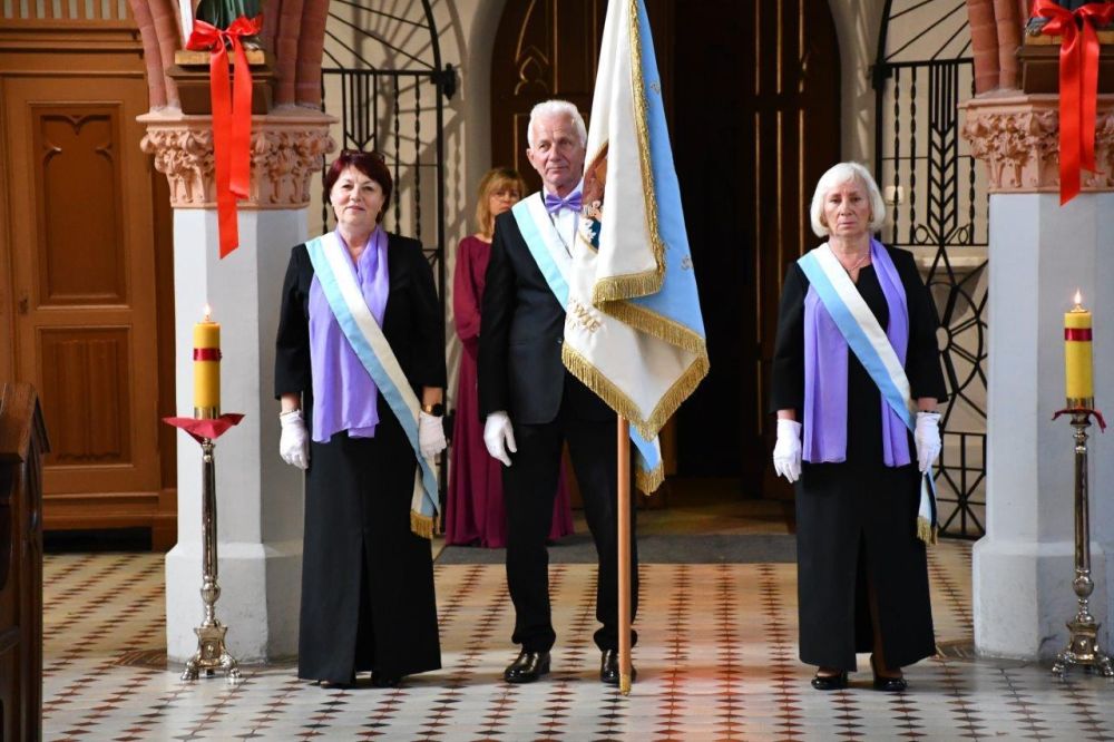 koncert pieśni kościelnej chórzyści w kościele