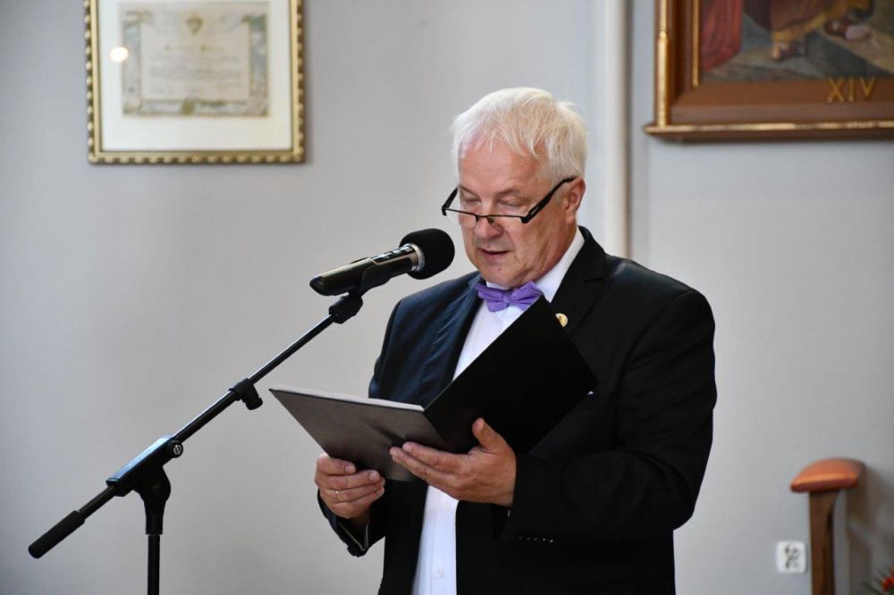 koncert pieśni kościelnej chórzyści w kościele