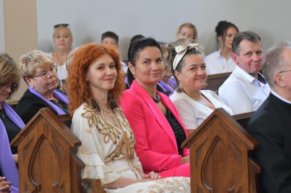 koncert pieśni kościelnej chórzyści w kościele
