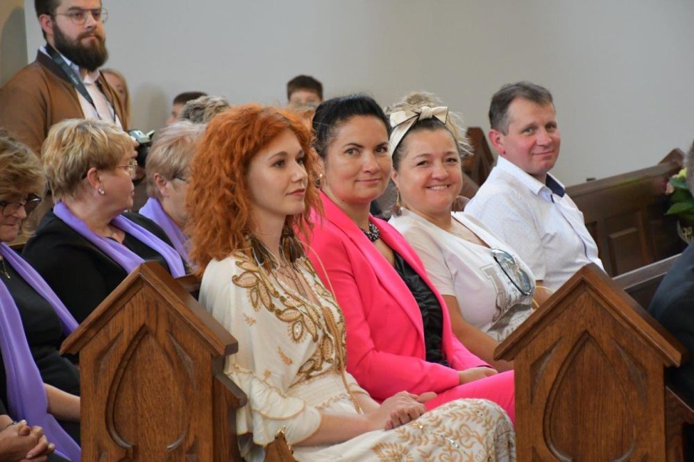 koncert pieśni kościelnej chórzyści w kościele