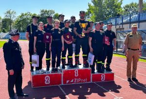 druhowie z osp zblewo i osp pinczyn na podium