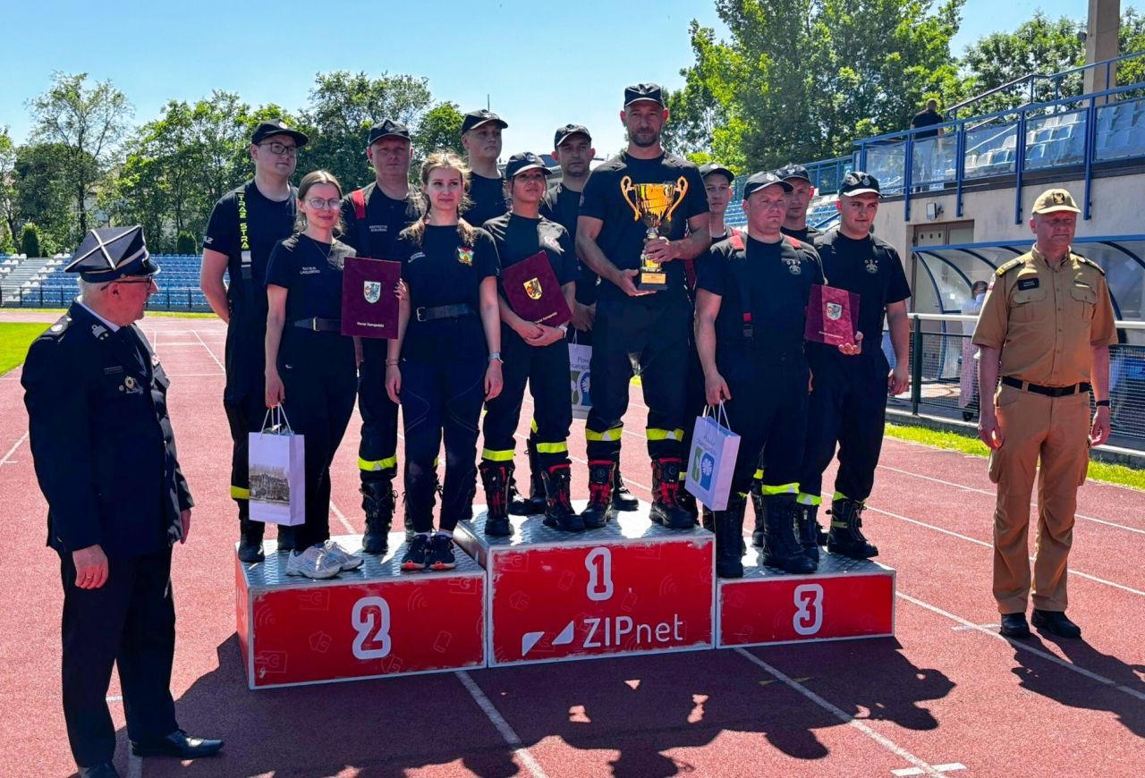 druhowie z osp zblewo i osp pinczyn na podium