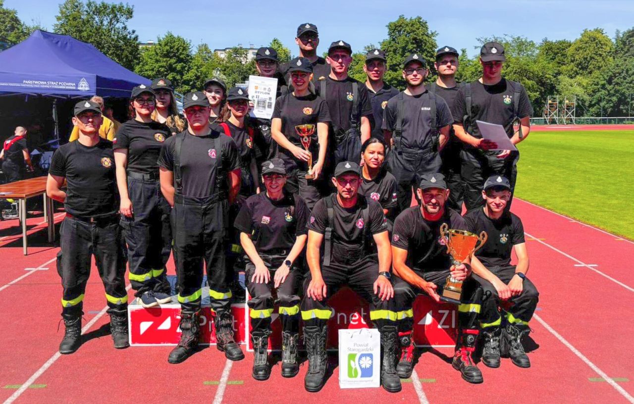 druhowie z osp zblewo i osp pinczyn na podium