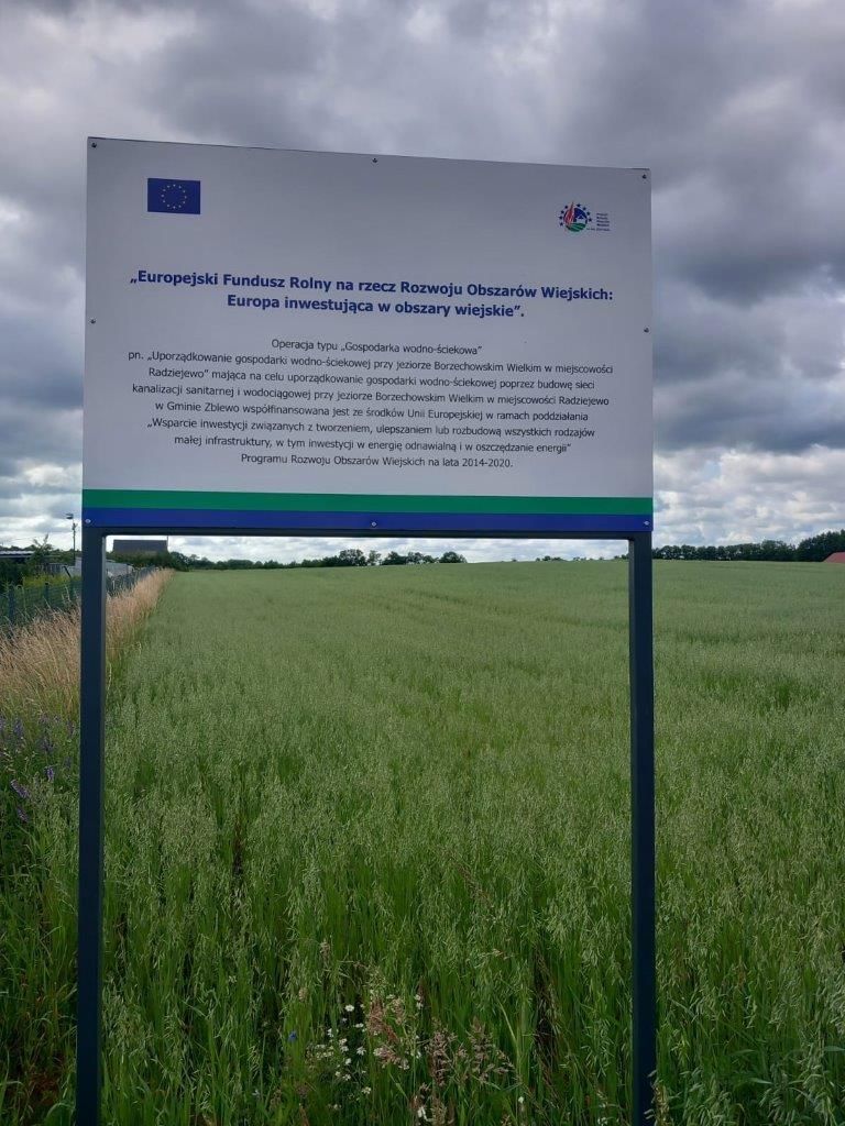 uporządkowanie gospodarki wodno-ściekowej nad jeziorem borzechowskim wielkim w radziejewie, logotypy unijne UE i PROW